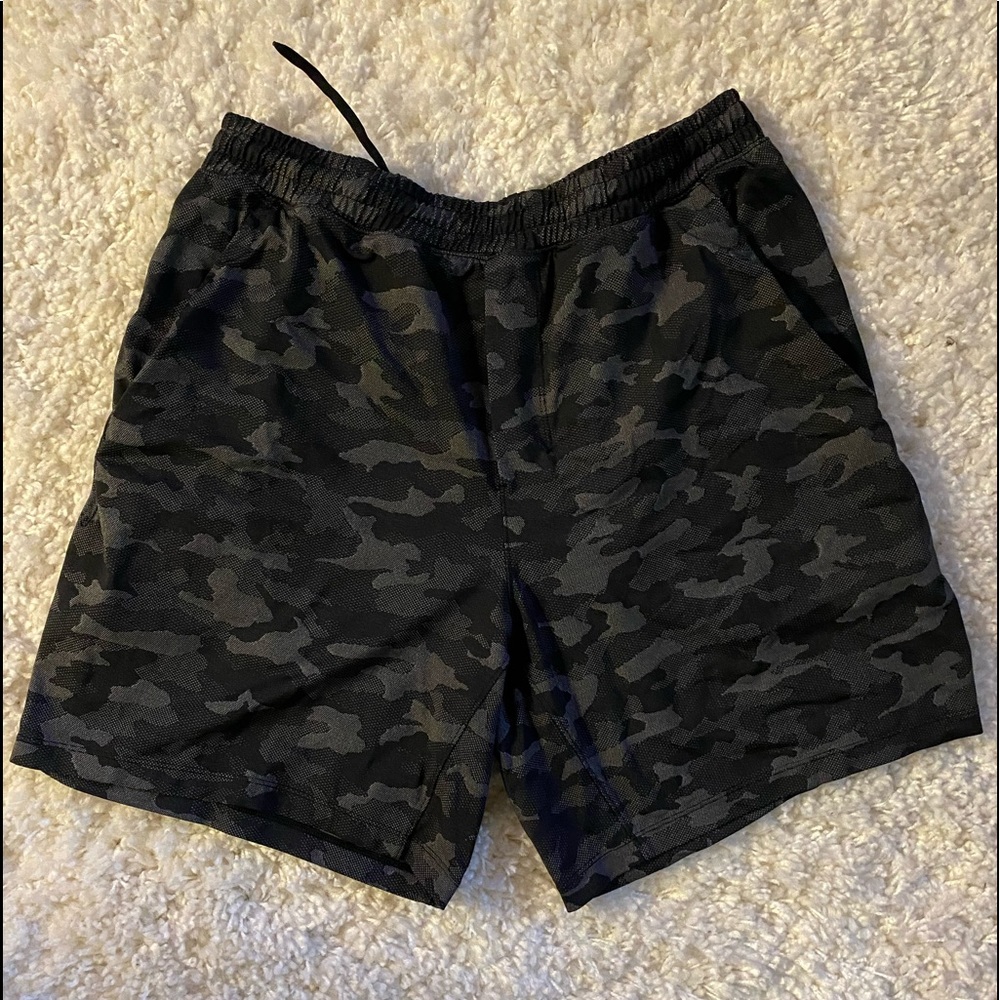 Lululemon pace breaker 7” shorts Large